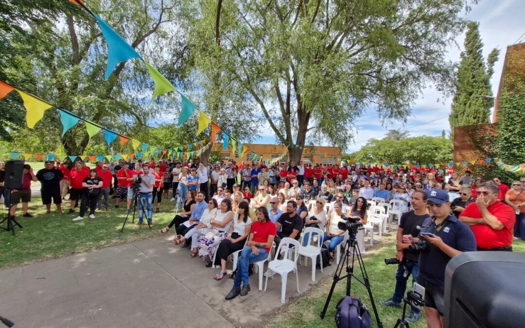 Autoridades Municipales presentes en el 20° aniversario de la Cooperativa de Textiles Pigüé