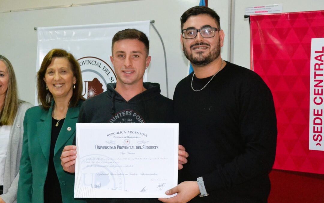 Entrega de Diplomas a Egresados Universitarios