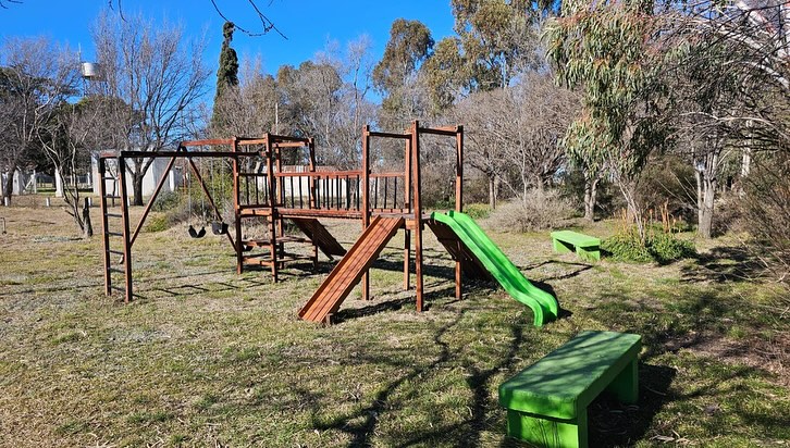 Colocación de juegos en Colonia San Martín