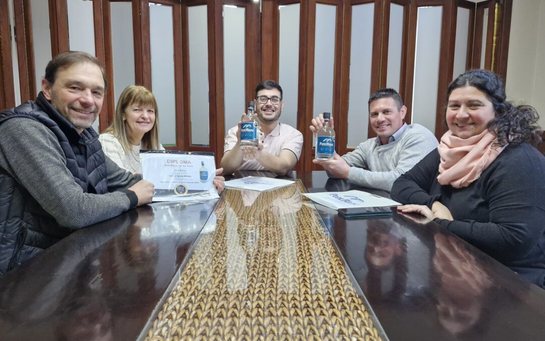 El Intendente Municipal recibió a la Familia Detzel, productores del gin Pont Blanc