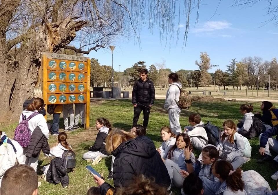 La oficina de medio ambiente recorrió el Sendero Pigüé con alumnos