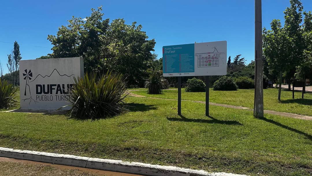 NUEVA CARTELERIA TURISTICA PARA DUFAUR